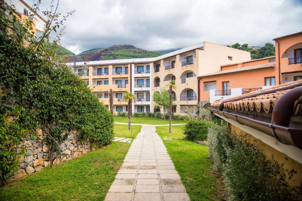 Borgo Di Fiuzzi&Spa 4*Praia a Mare公司